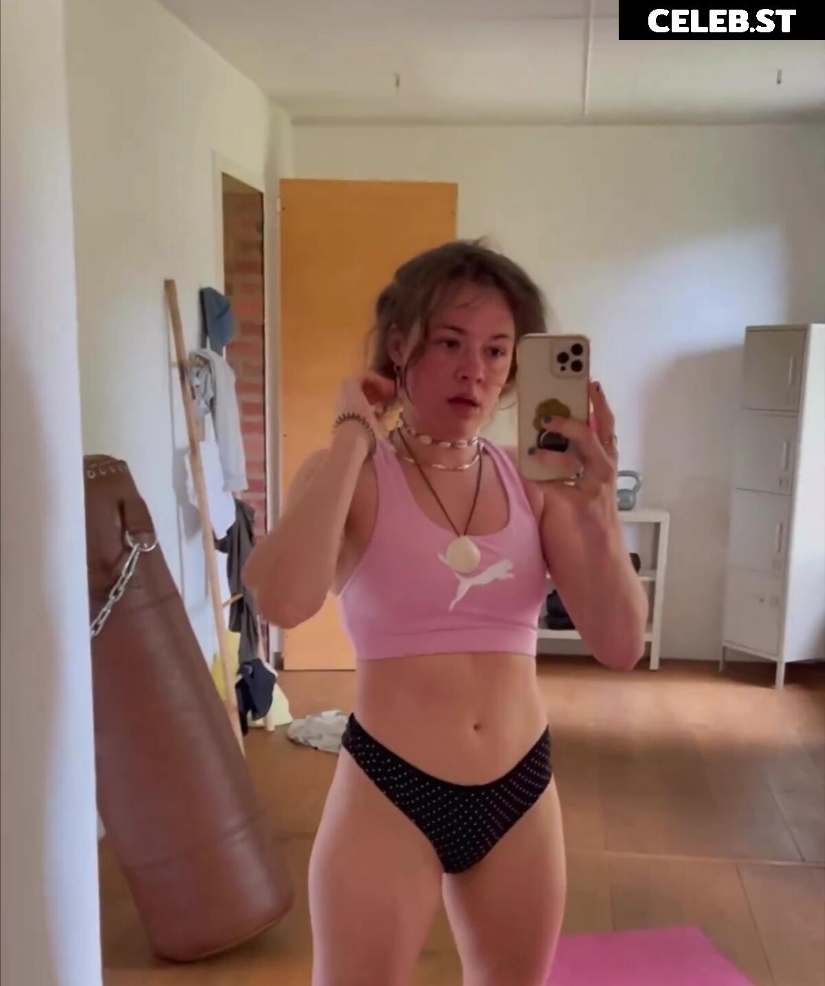 Yvonne Pferrer Image 590261