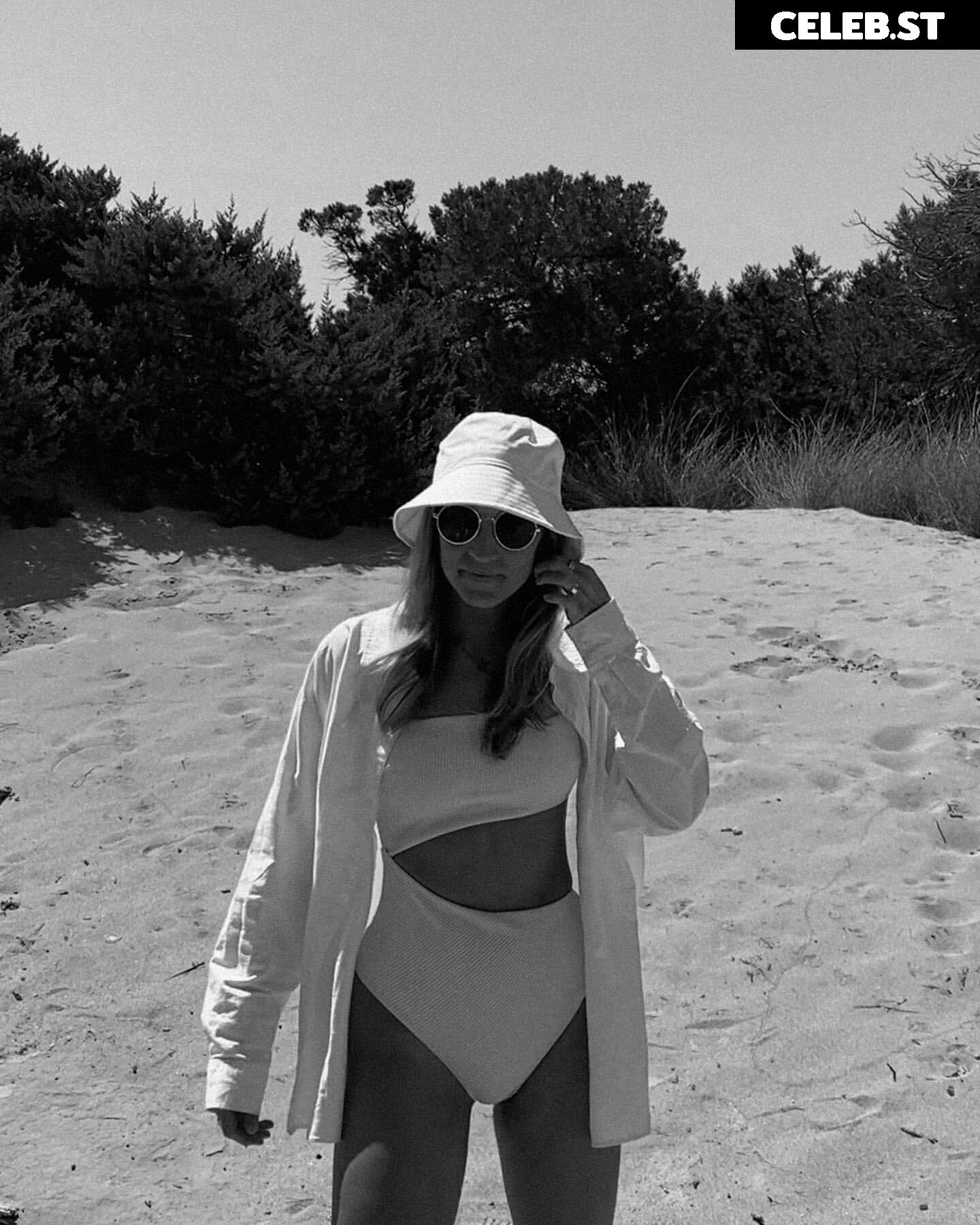 ninathoe Image 5487977