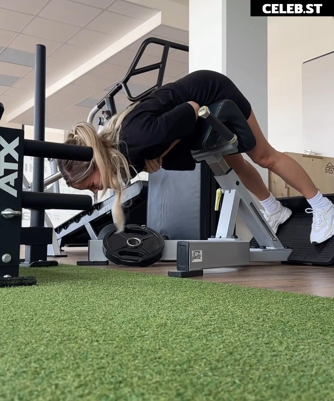 Stephanie Davis Image 546444