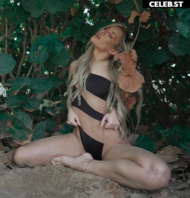 Stephanie Davis Image 546415