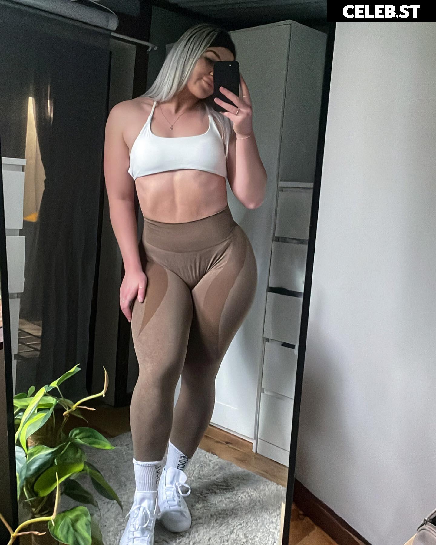 Nikita Simpson Image 5460467