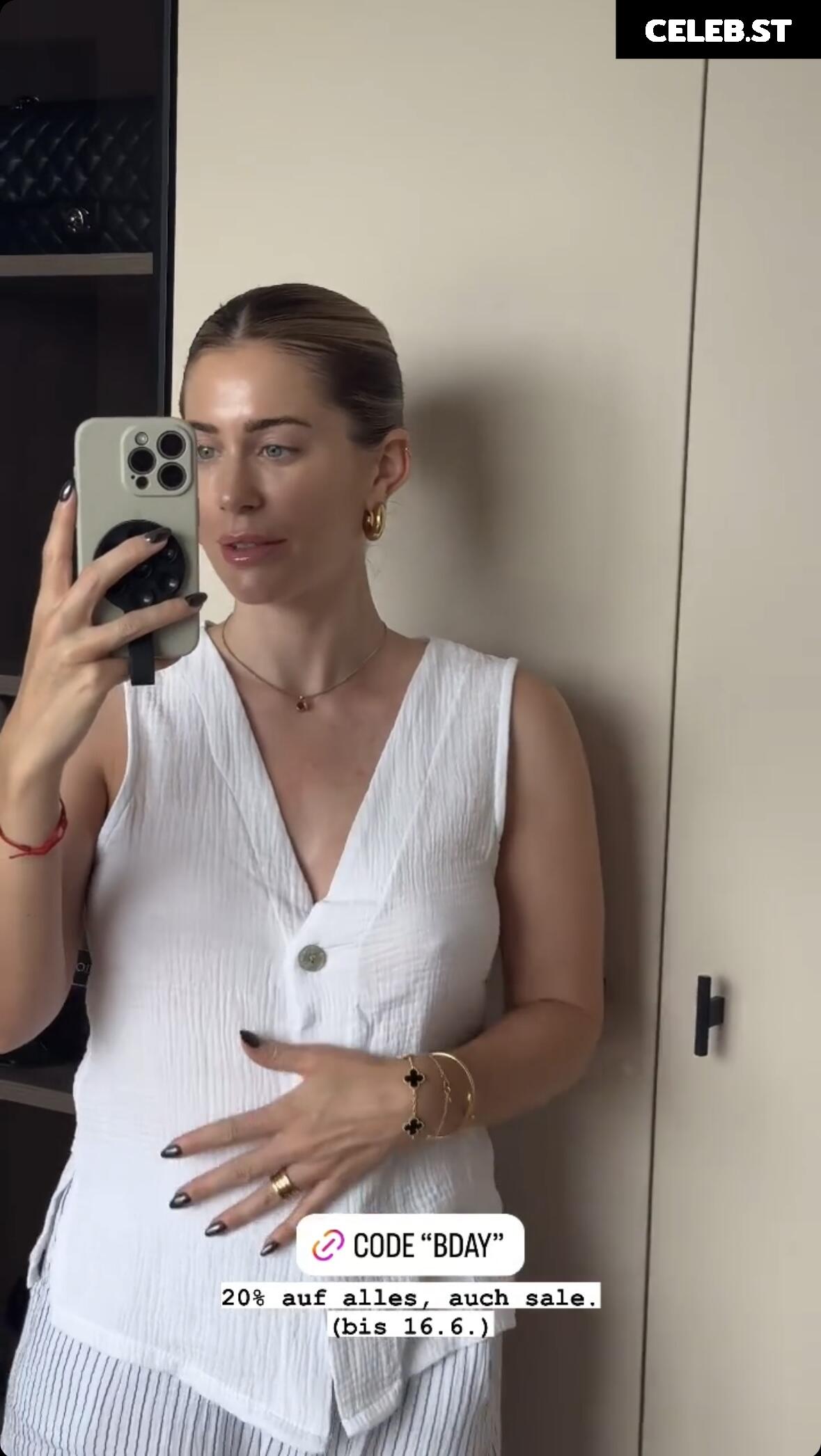 Mrs. Bella Image 545099