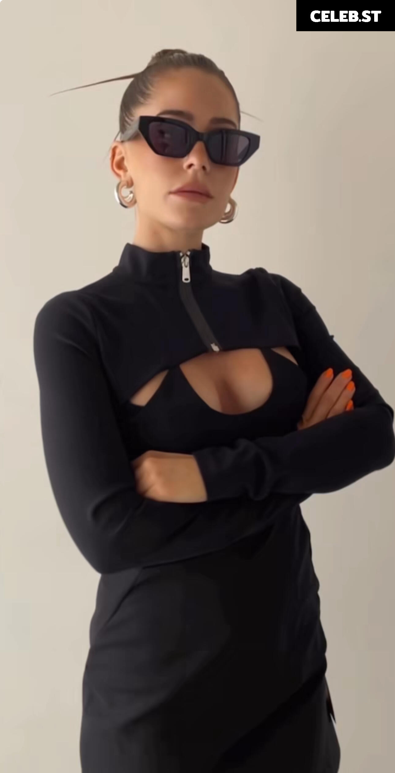 Mrs. Bella Image 543510