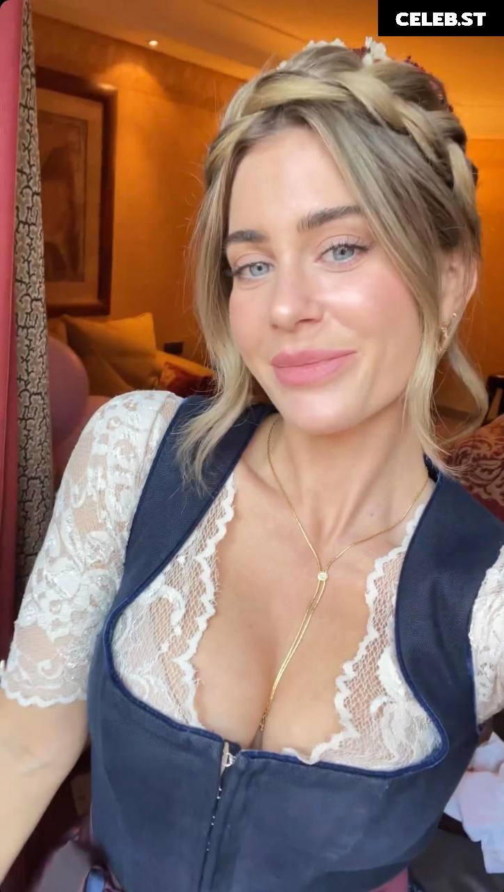 Mrs. Bella Image 541058