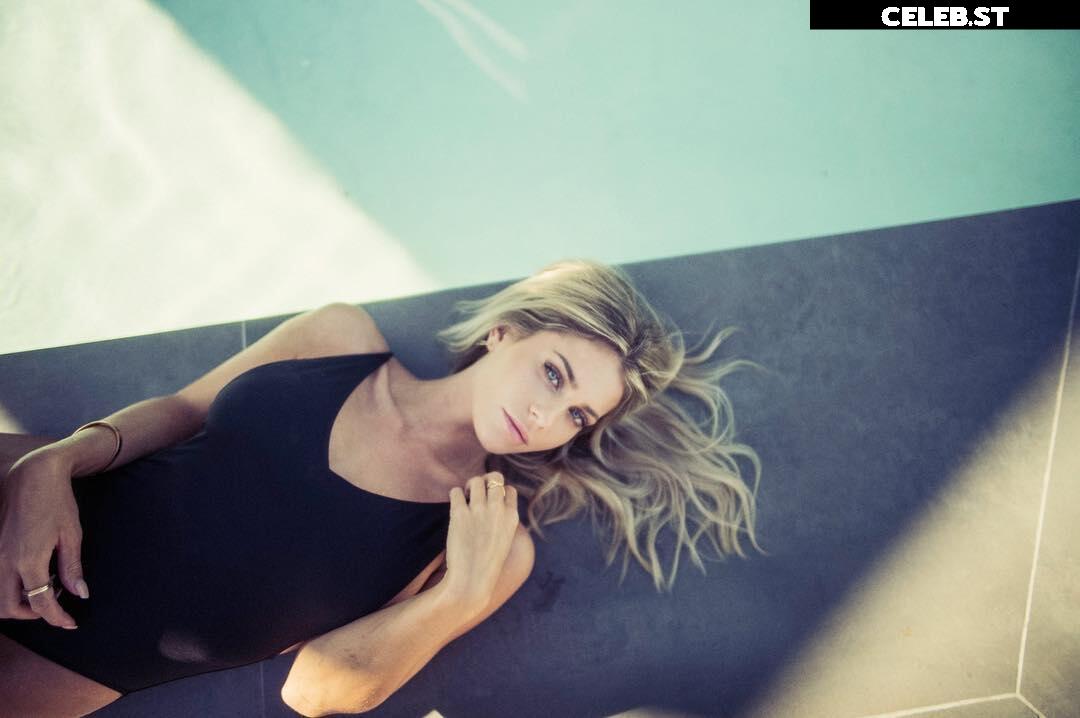 Mrs. Bella Image 540275