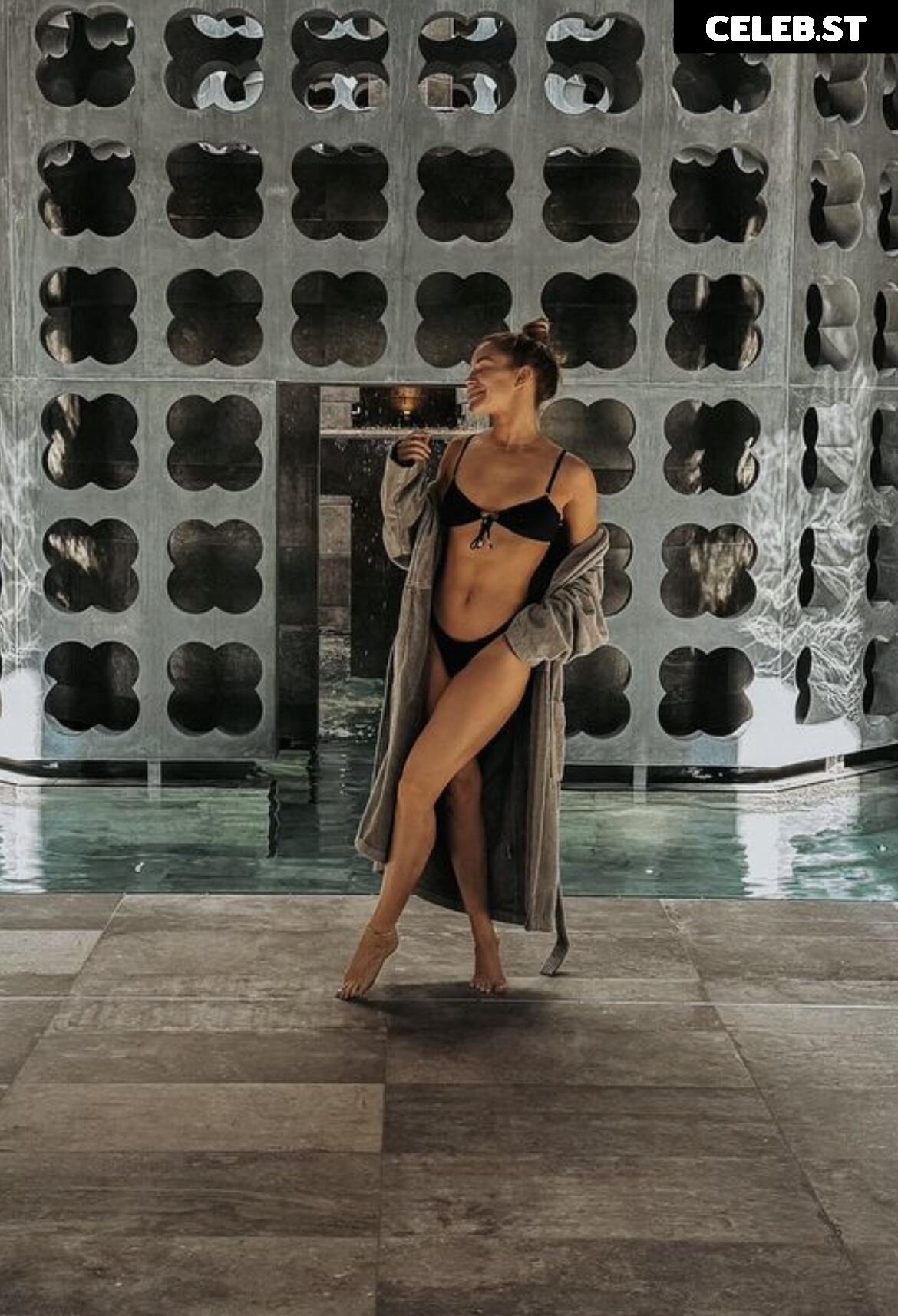 Stephanie Davis Image 554743