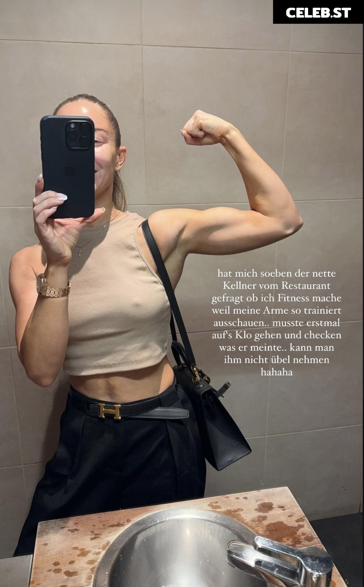 Stephanie Davis Image 554464