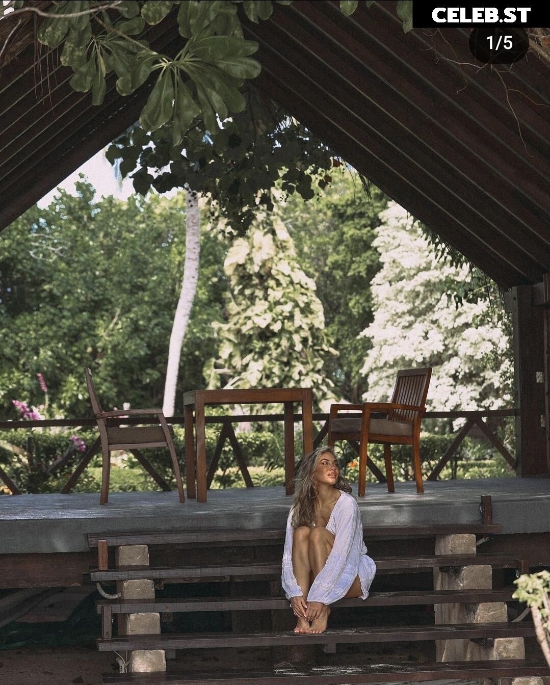 Stephanie Davis Image 554310