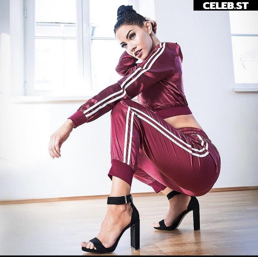 Stephanie Davis Image 553963