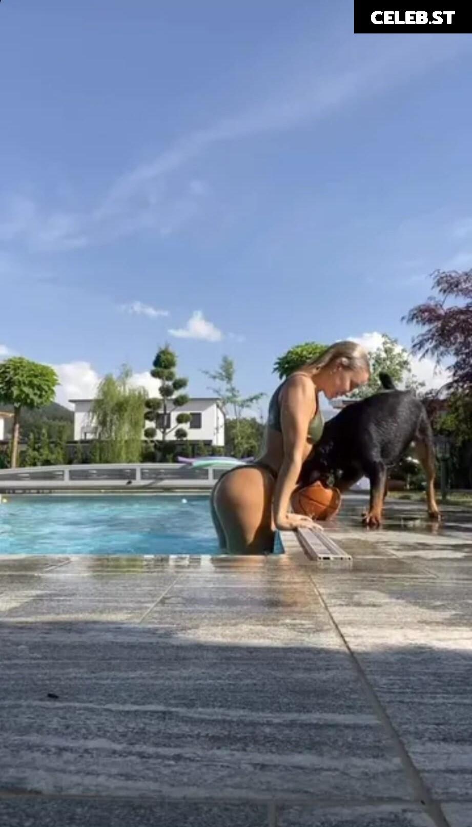 Stephanie Davis Image 553902