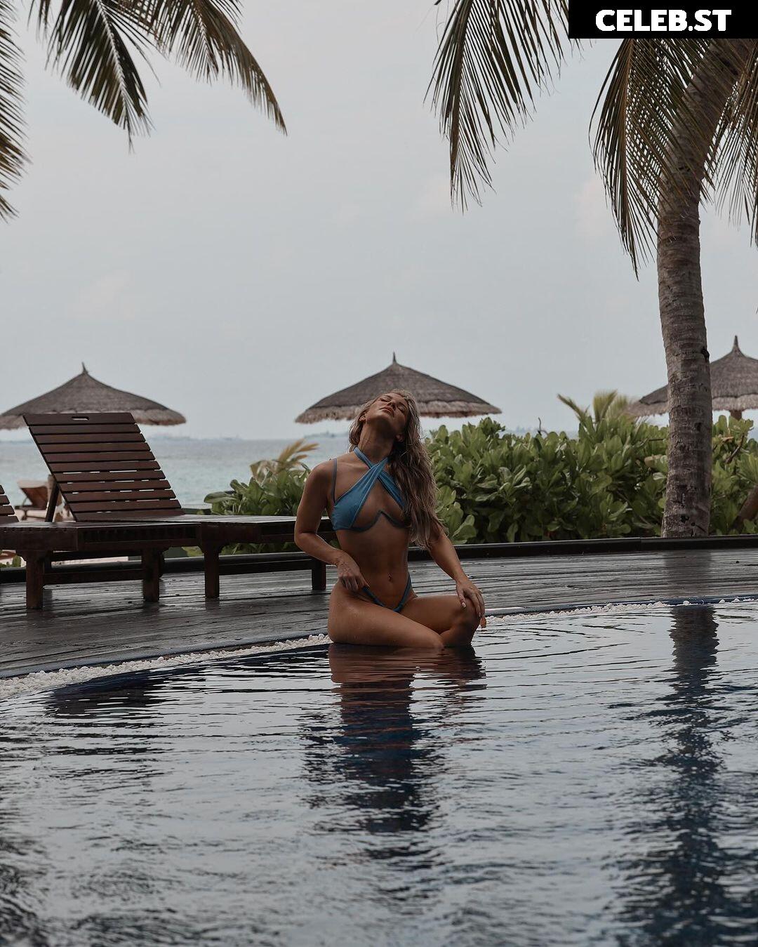 Stephanie Davis Image 552448