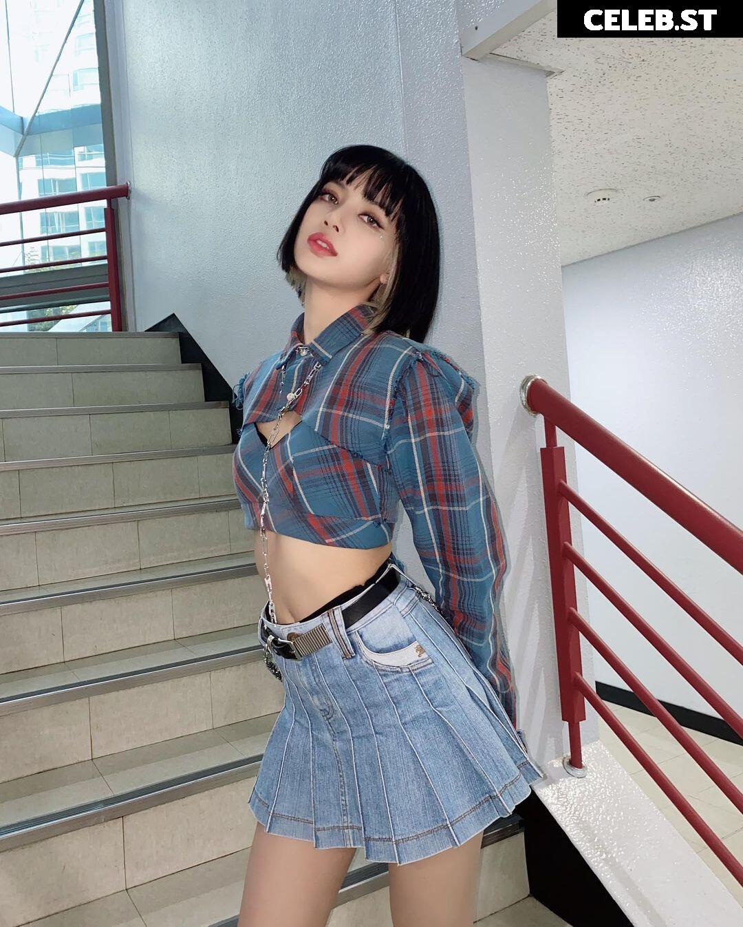 Lisa | BLΛƆKPIИK (Blackpink) Image 5505830