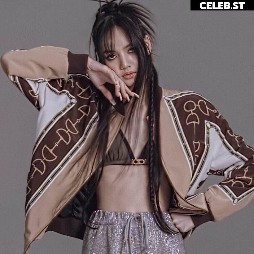 Lisa | BLΛƆKPIИK (Blackpink) Image 5505187