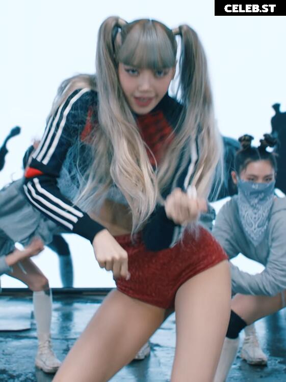 Lisa | BLΛƆKPIИK (Blackpink) Image 5505386