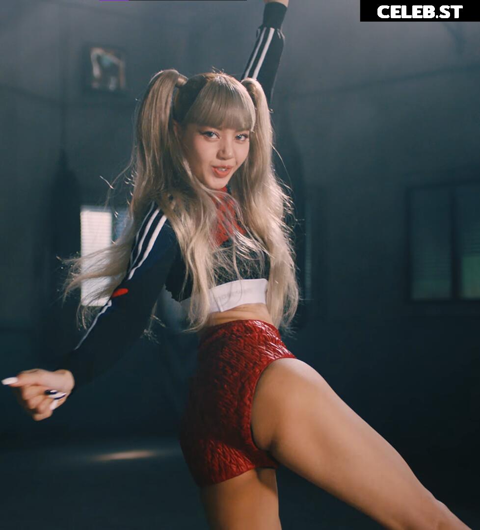 Lisa | BLΛƆKPIИK (Blackpink) Image 5505363