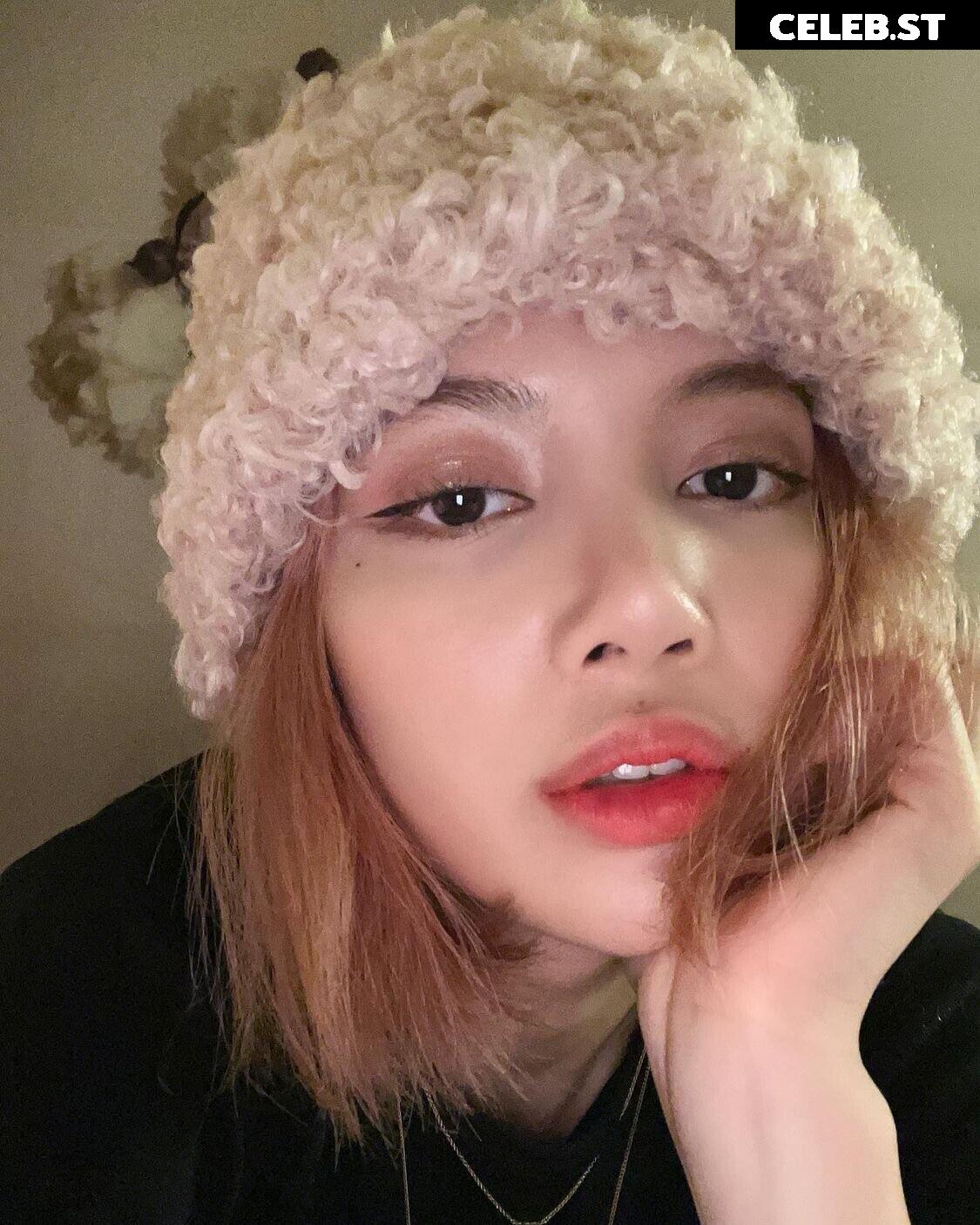 Lisa | BLΛƆKPIИK (Blackpink) Image 5505274
