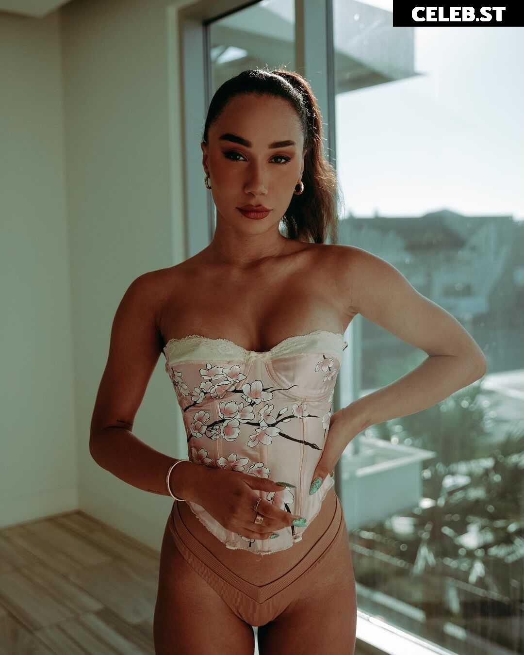 Eva Gutowski Image 569393