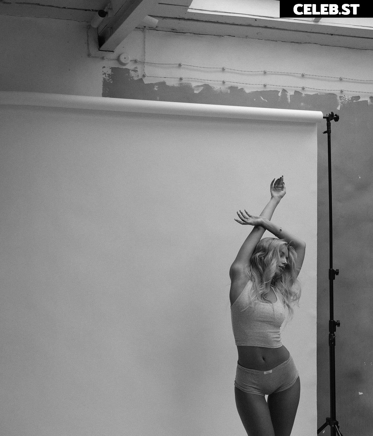 Polina Malinovskaya Image 568545