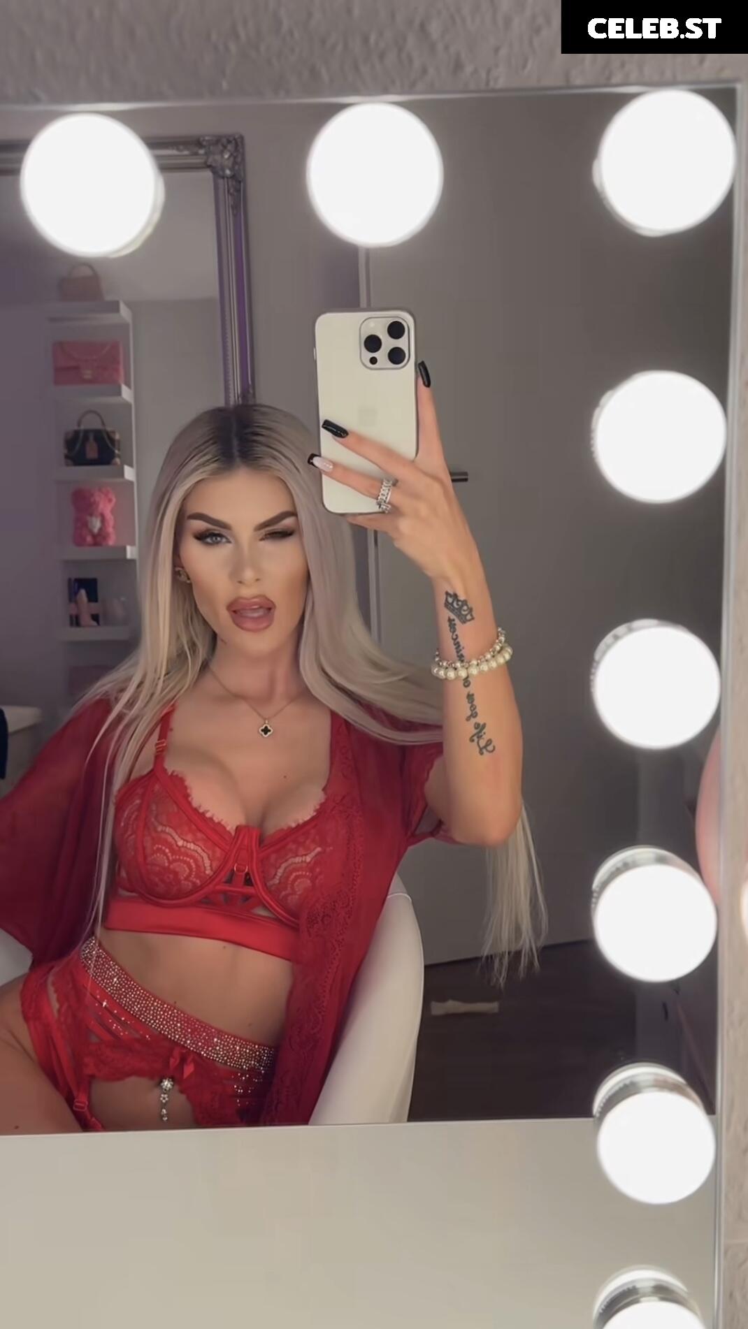 Princess Léonie Alwine Image 567385