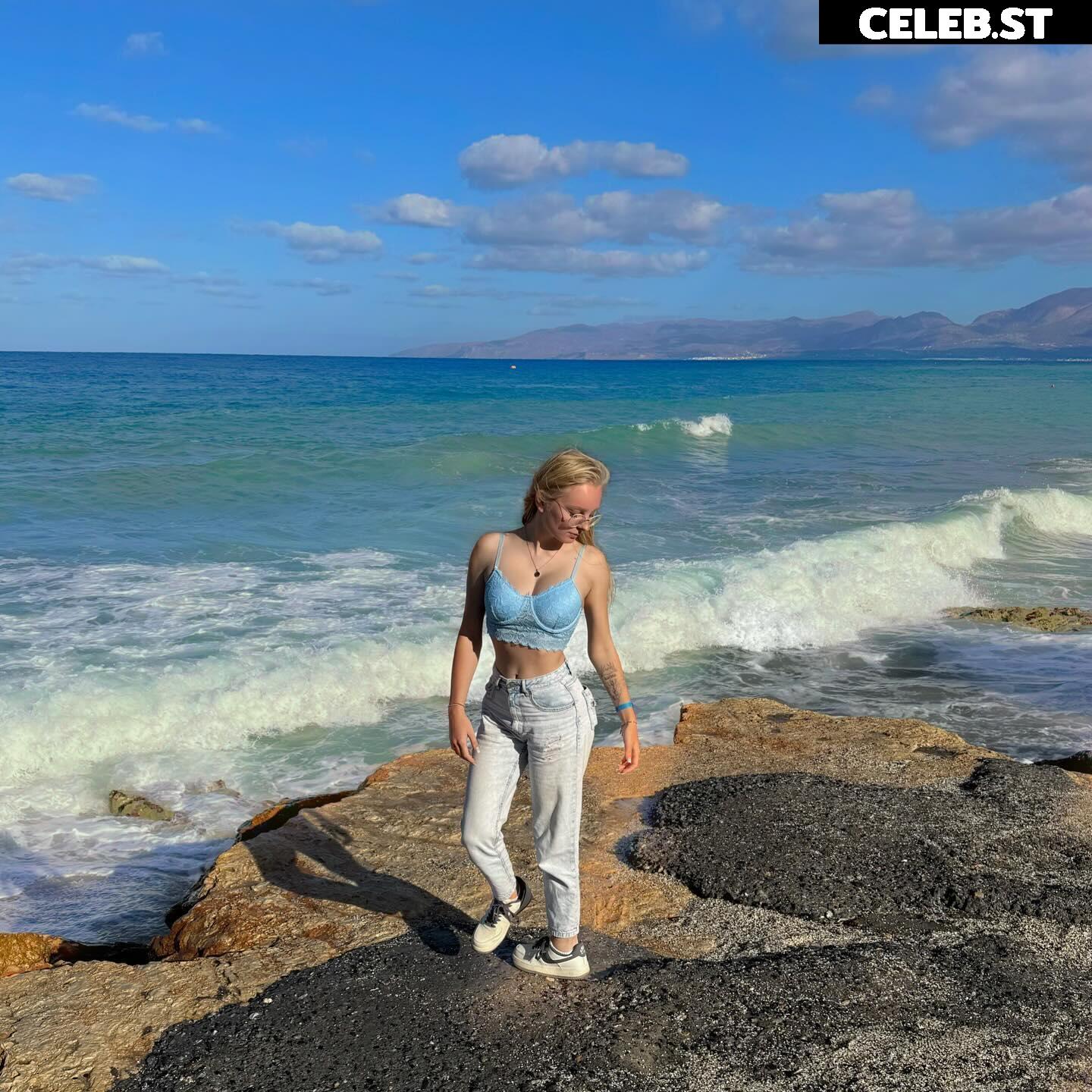 Blonde Vivi Image 574788