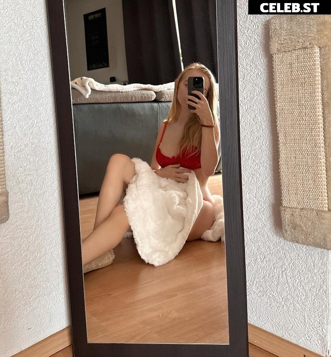 Blonde Vivi Image 571478