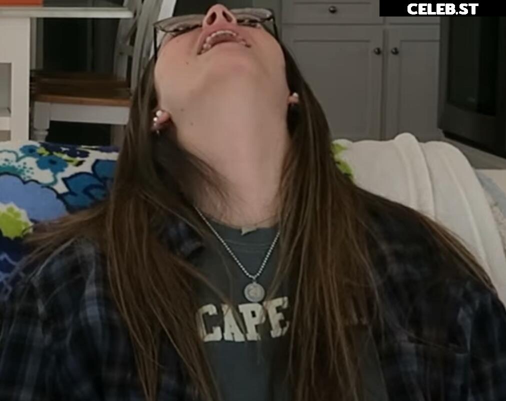 Lia Reacts / Lia_Fiore Image 5091499