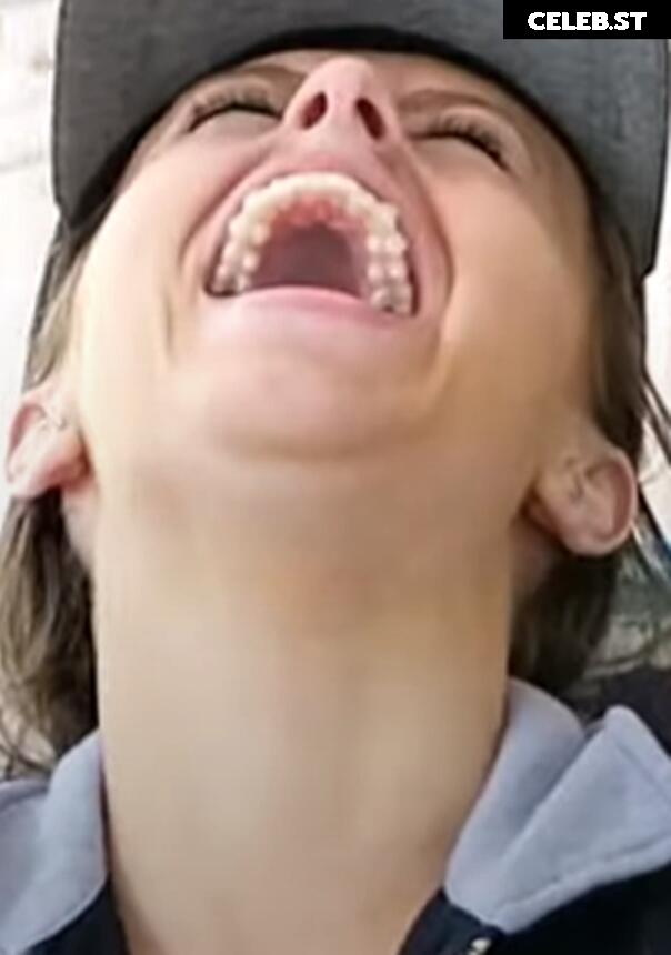 Lia Reacts / Lia_Fiore Image 5091720