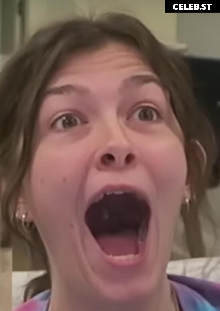 Lia Reacts / Lia_Fiore Image 5091643