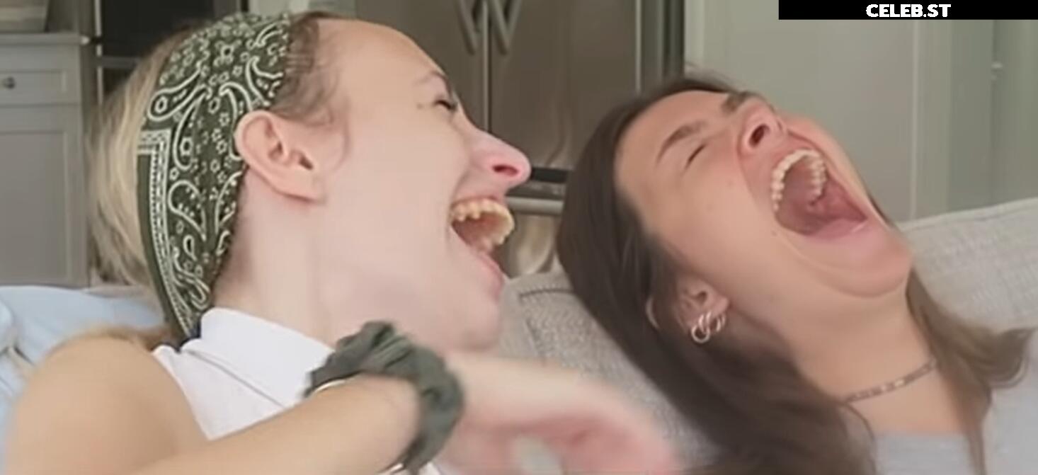 Lia Reacts / Lia_Fiore Image 5091343