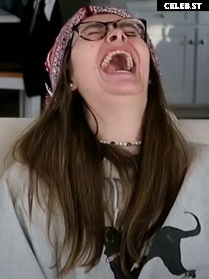 Lia Reacts / Lia_Fiore Image 5091269