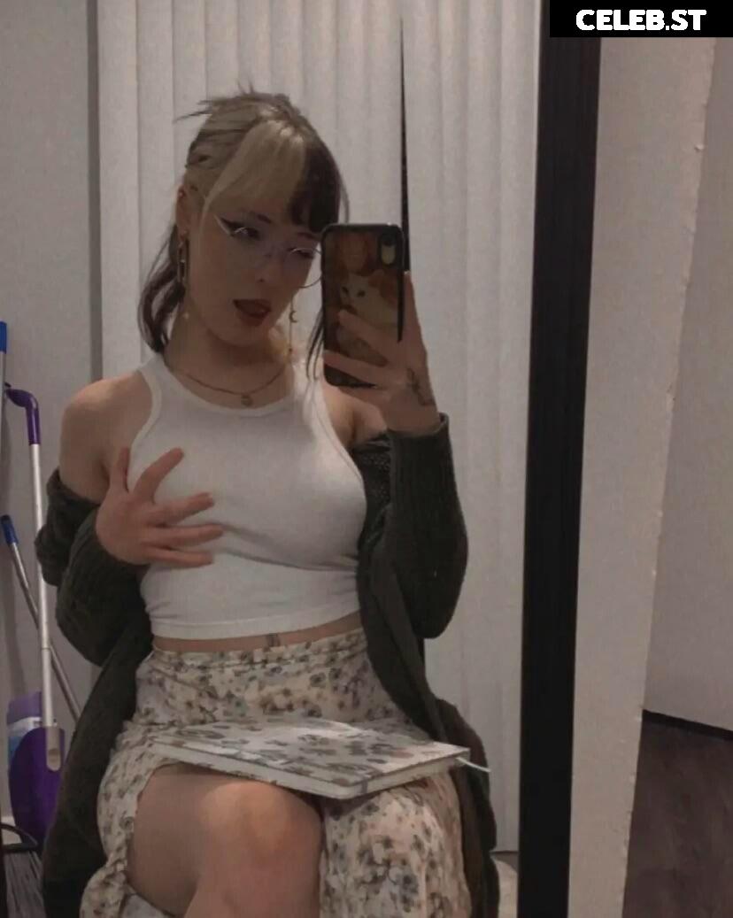 MossyMothBaby / mossymoth / Moth / bunn1eb / bunnieeb / Breannakate / Alexisthere / itsmobabyy / beascoffin Image 5086107