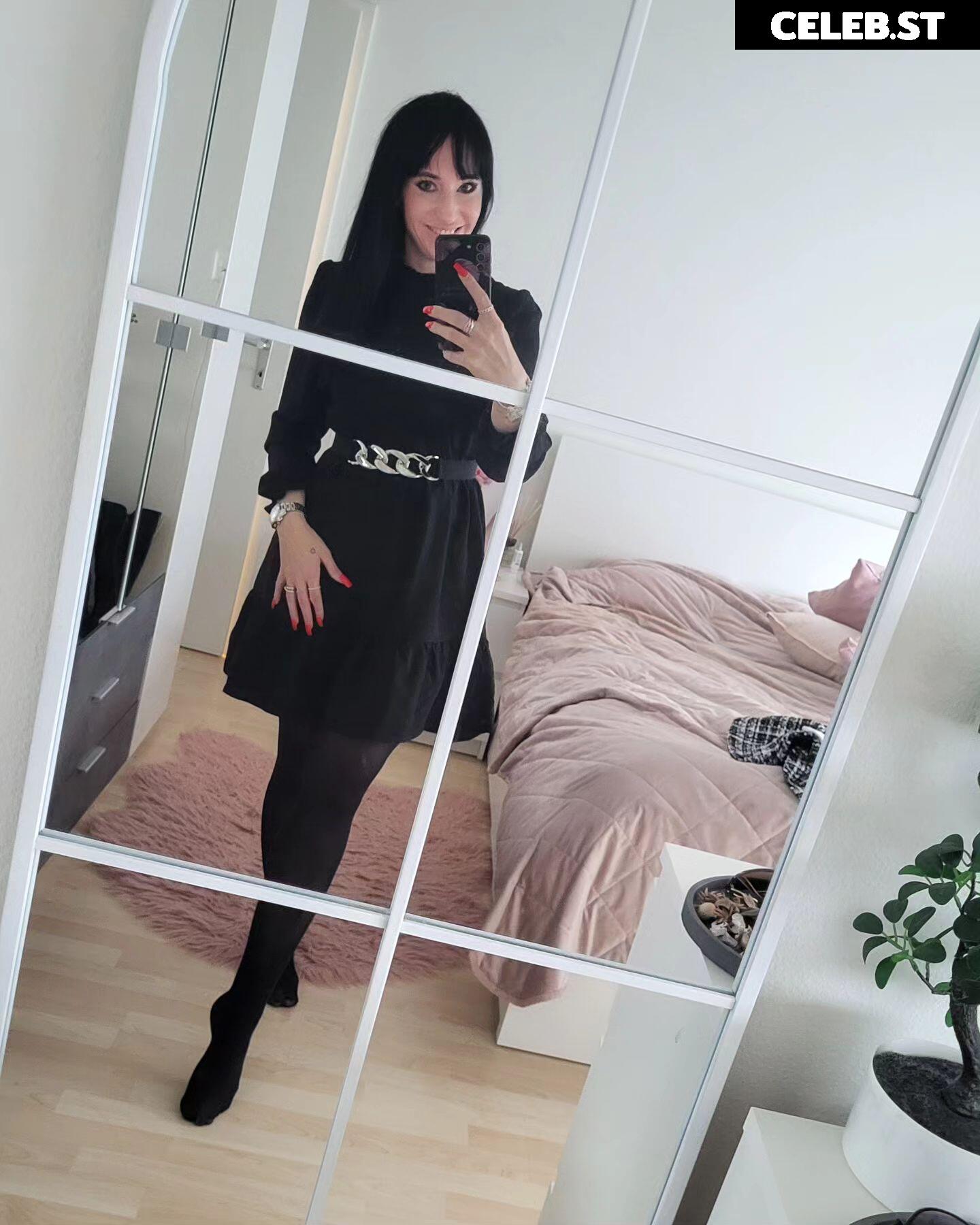 19th_nylon_lady82 Image 5078038