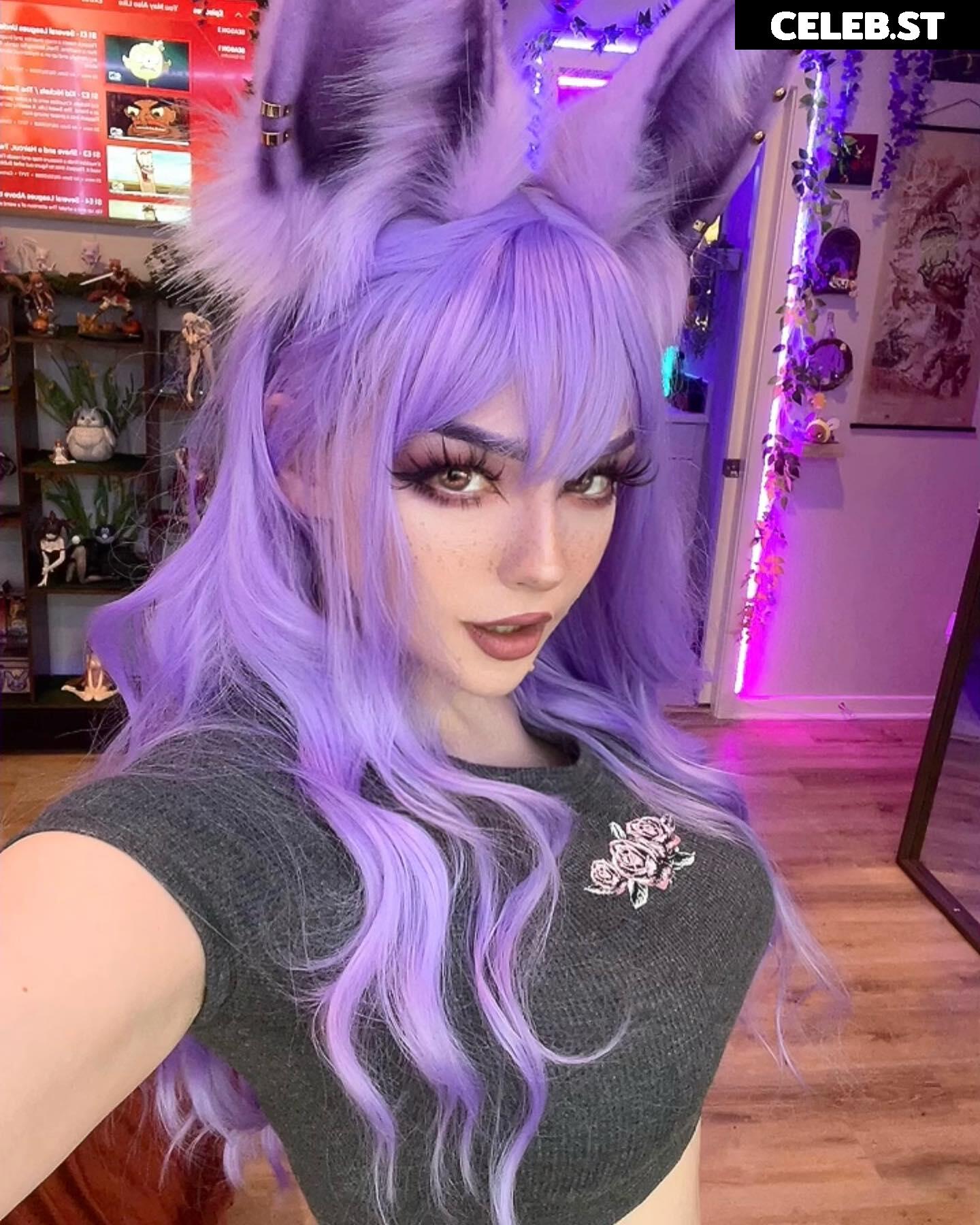 Nicole Eevee Davis Image 5016472