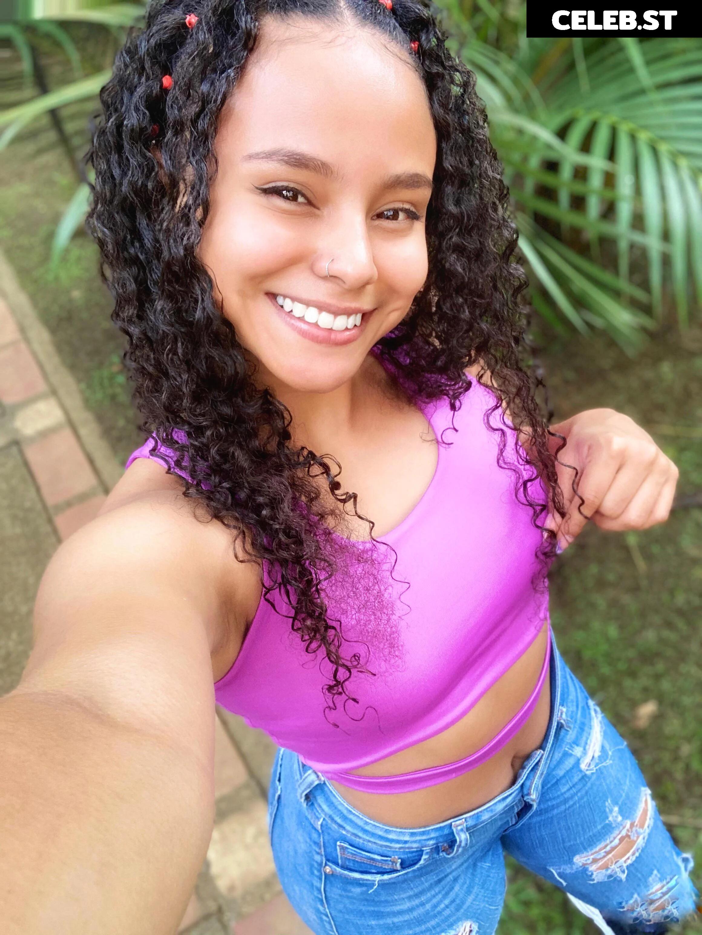 Emilyssworld / ilovesmilingg / Emilysworld Image 4112746