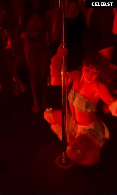Saturnrevolving / sydney ok (vine) Image 4119689