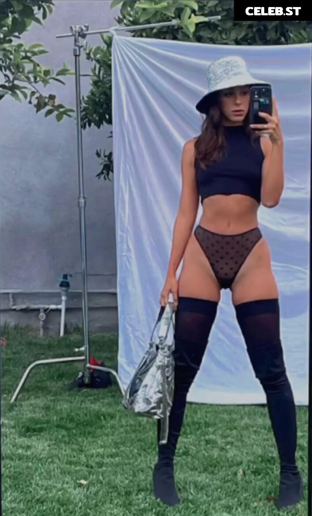 Izzybizzyspider | FBE React Girl Image 4271761