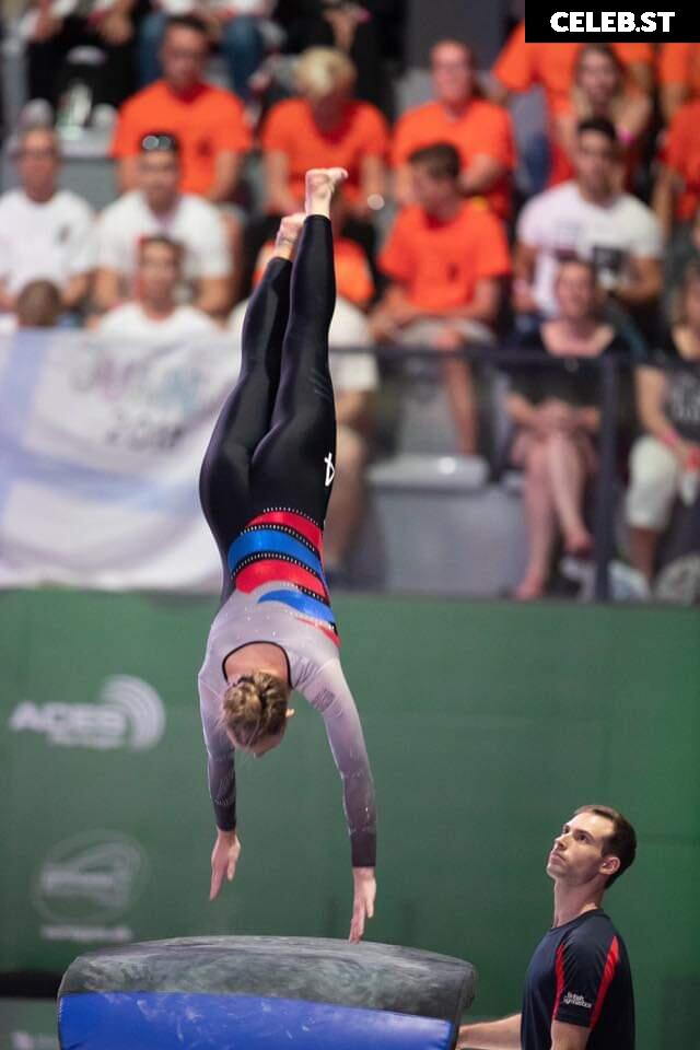 Tia Collins Image 4266302