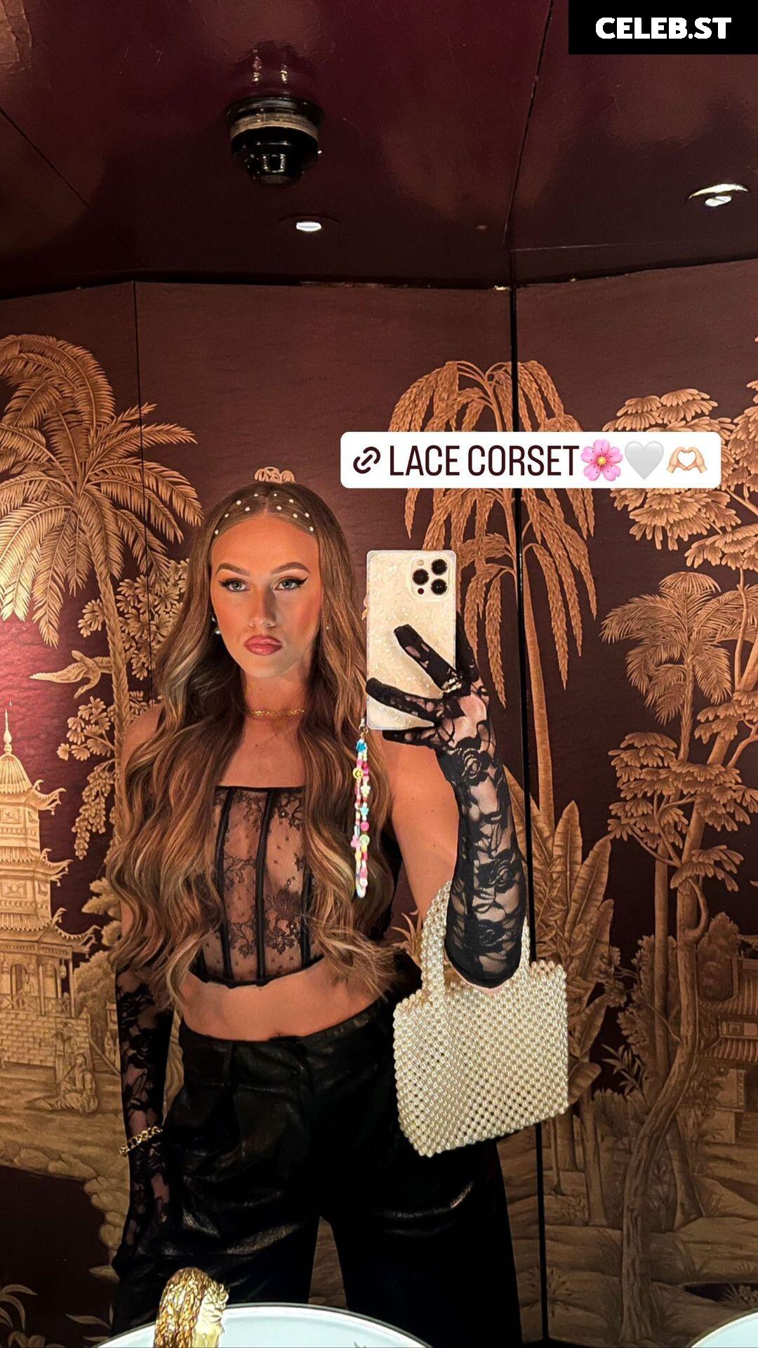 Tia Collins Image 4264821