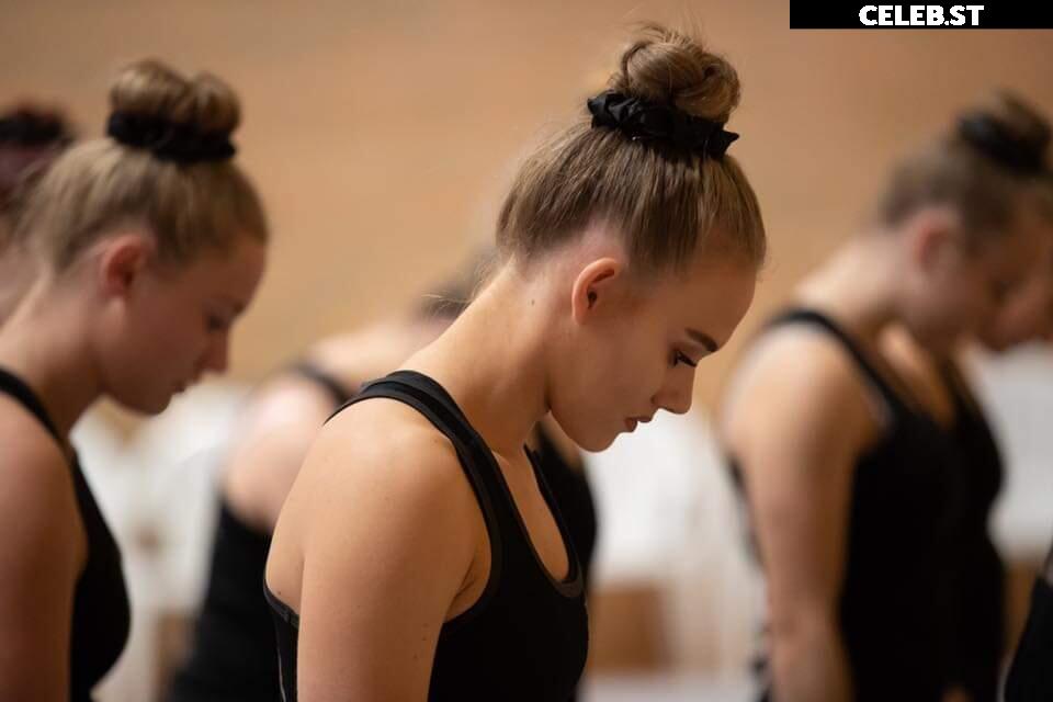 Tia Collins Image 4264439