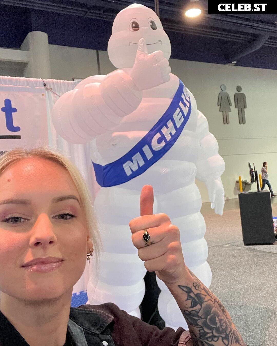 Sonja Reid aka OMGitsfirefoxx Image 4255345