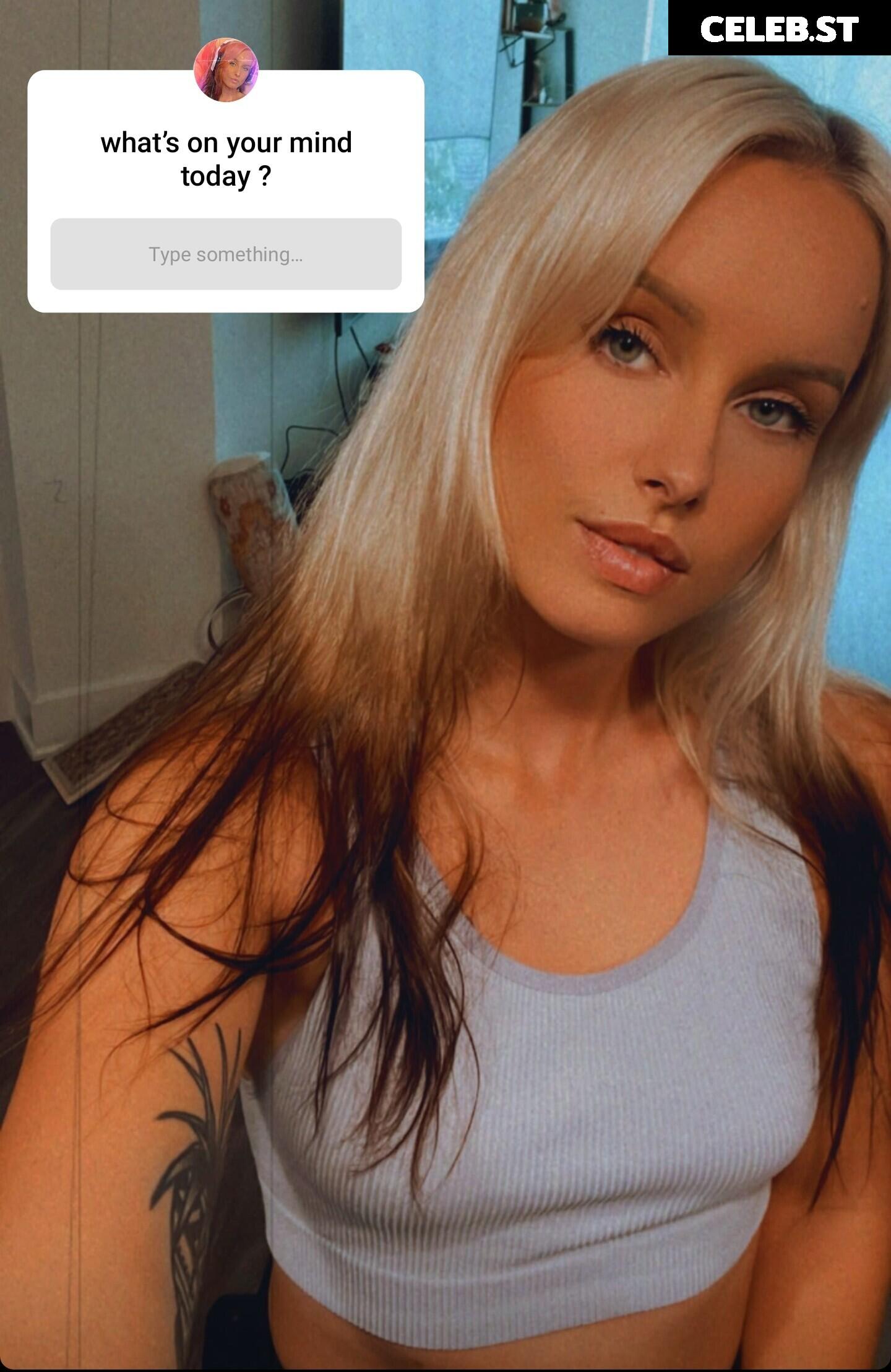 Sonja Reid aka OMGitsfirefoxx Image 4255289