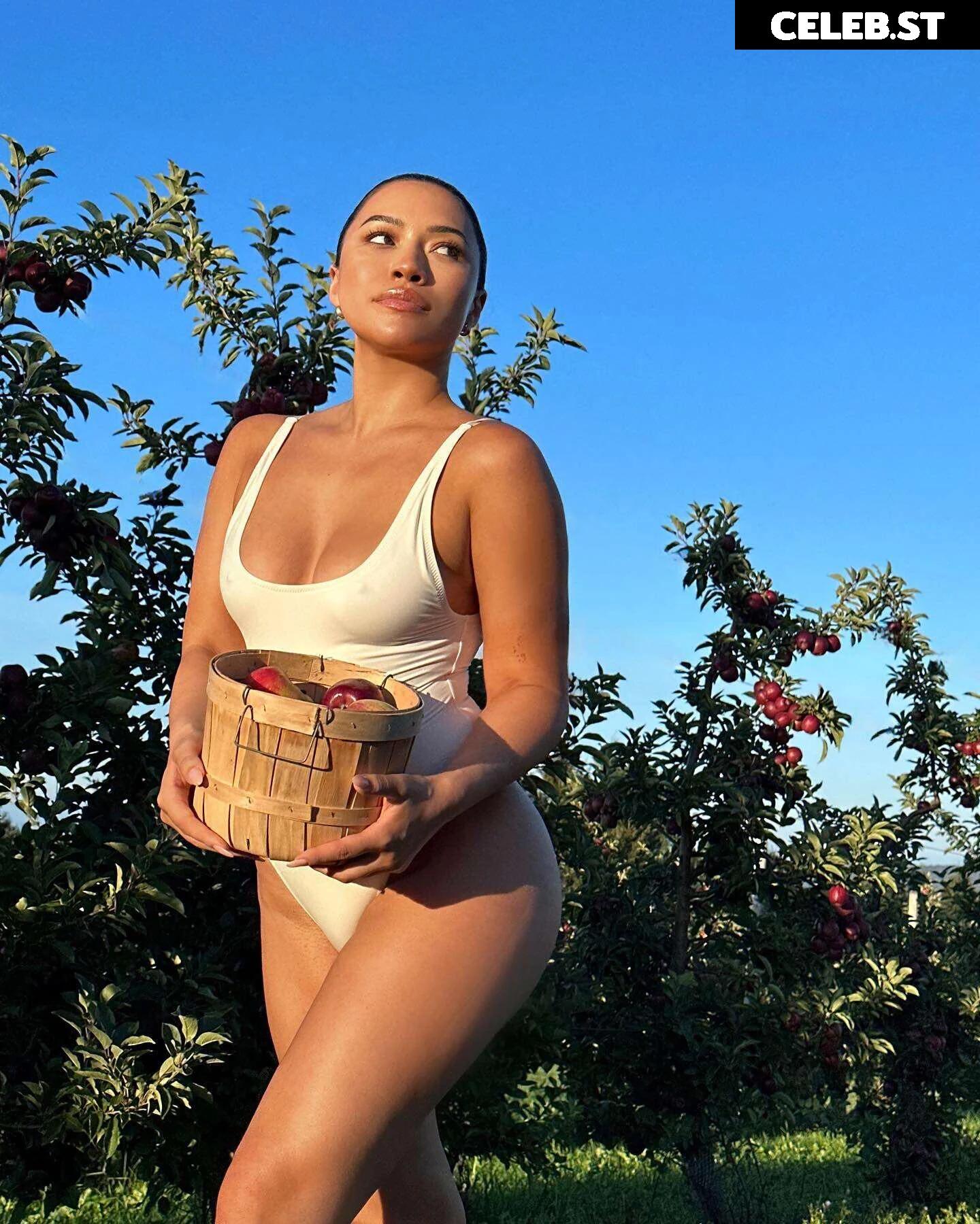 Julia Kelly Image 4255273