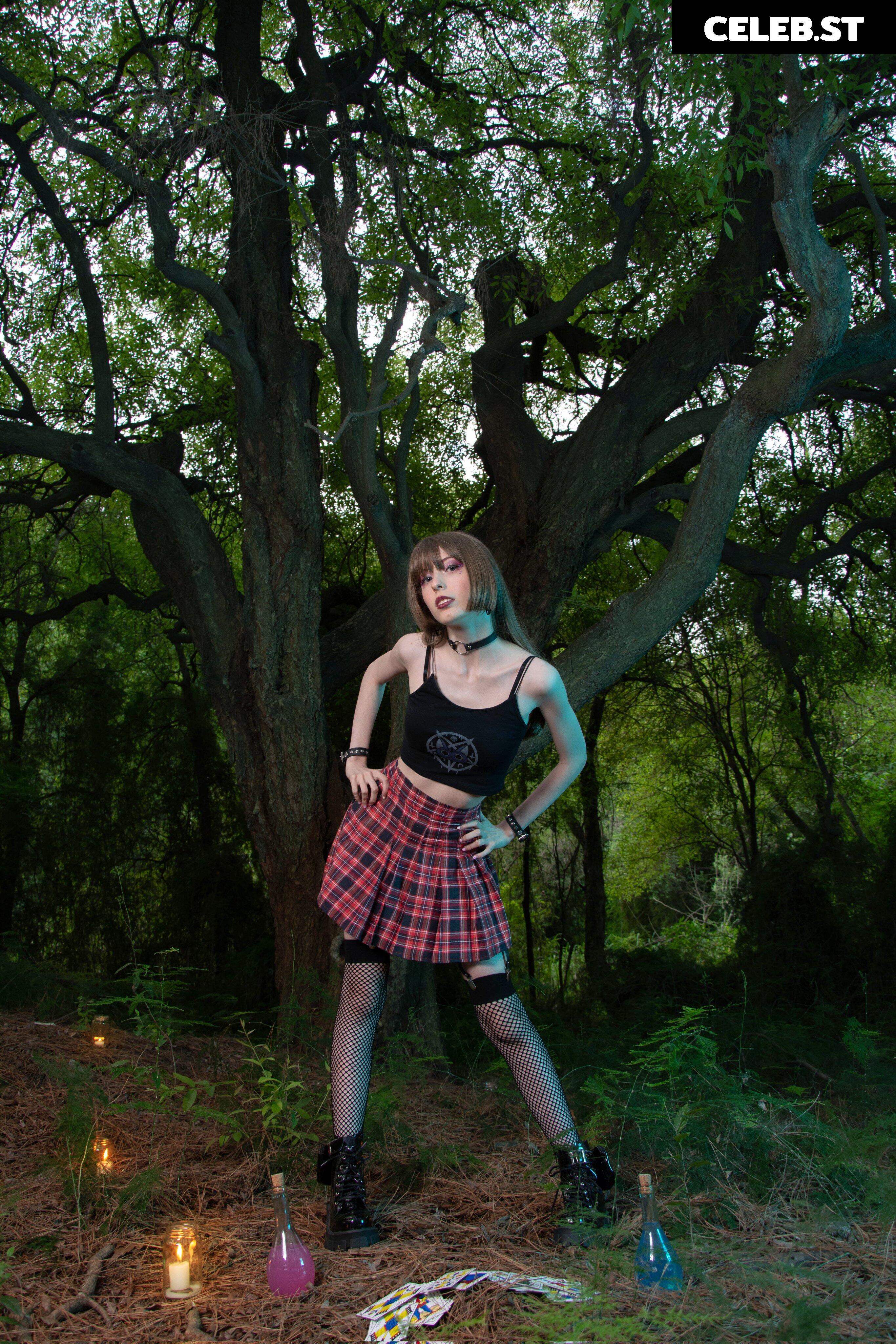 Kiki Glitter Cosplay Image 4255961