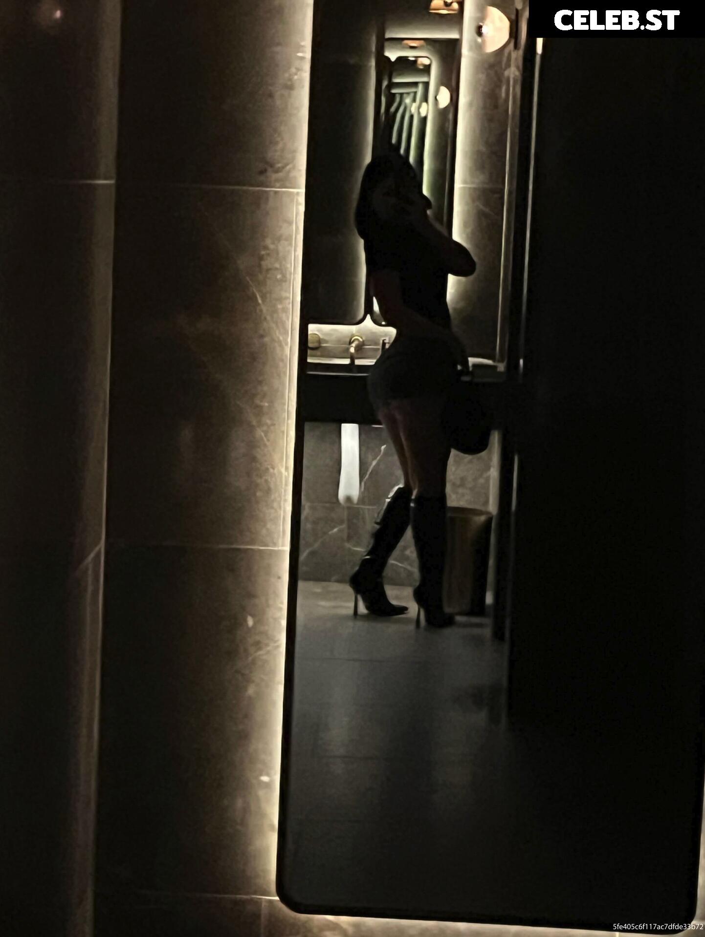 Julia Kelly Image 4257792