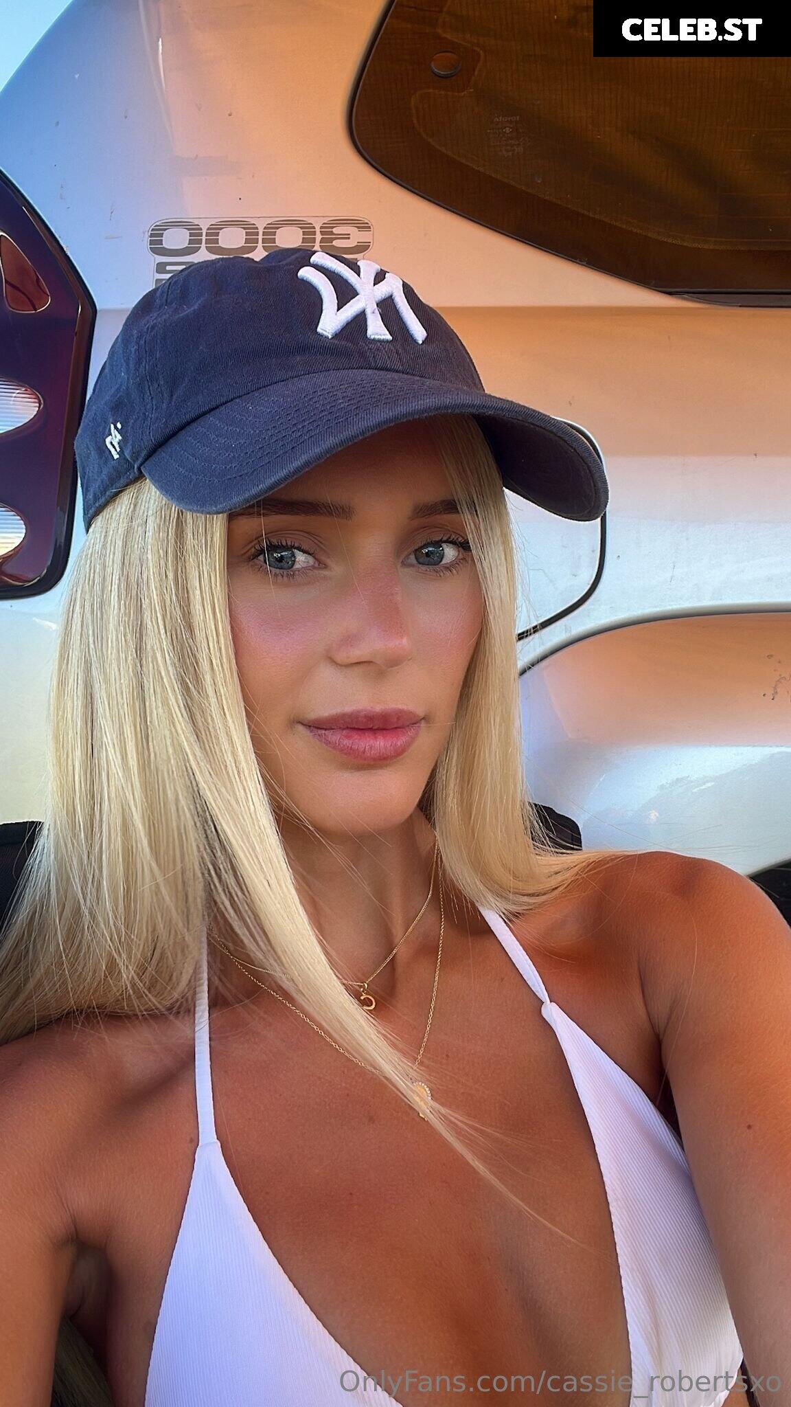 Cassie and Chloe Roberts Image 4254842