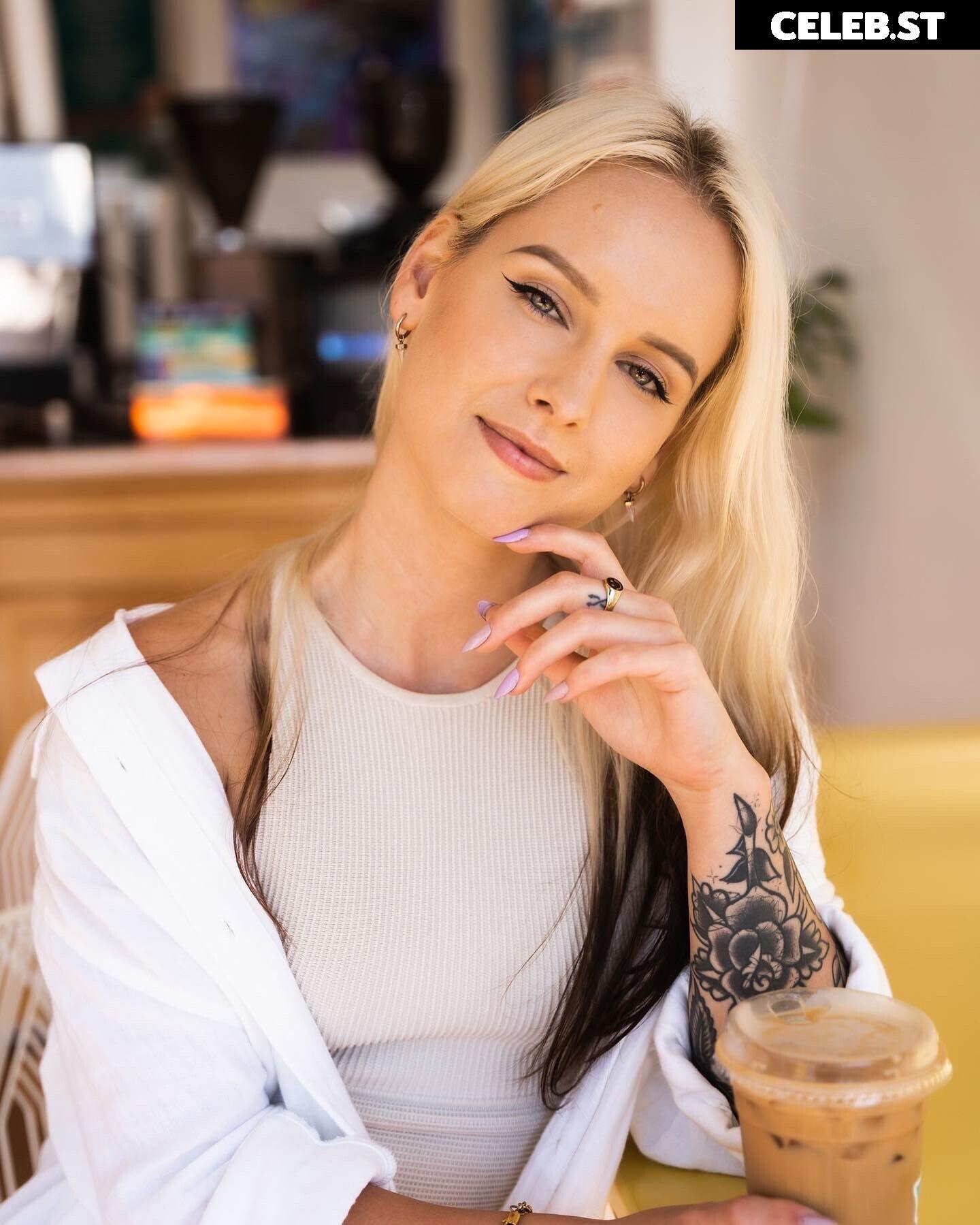 Sonja Reid aka OMGitsfirefoxx Image 4254959