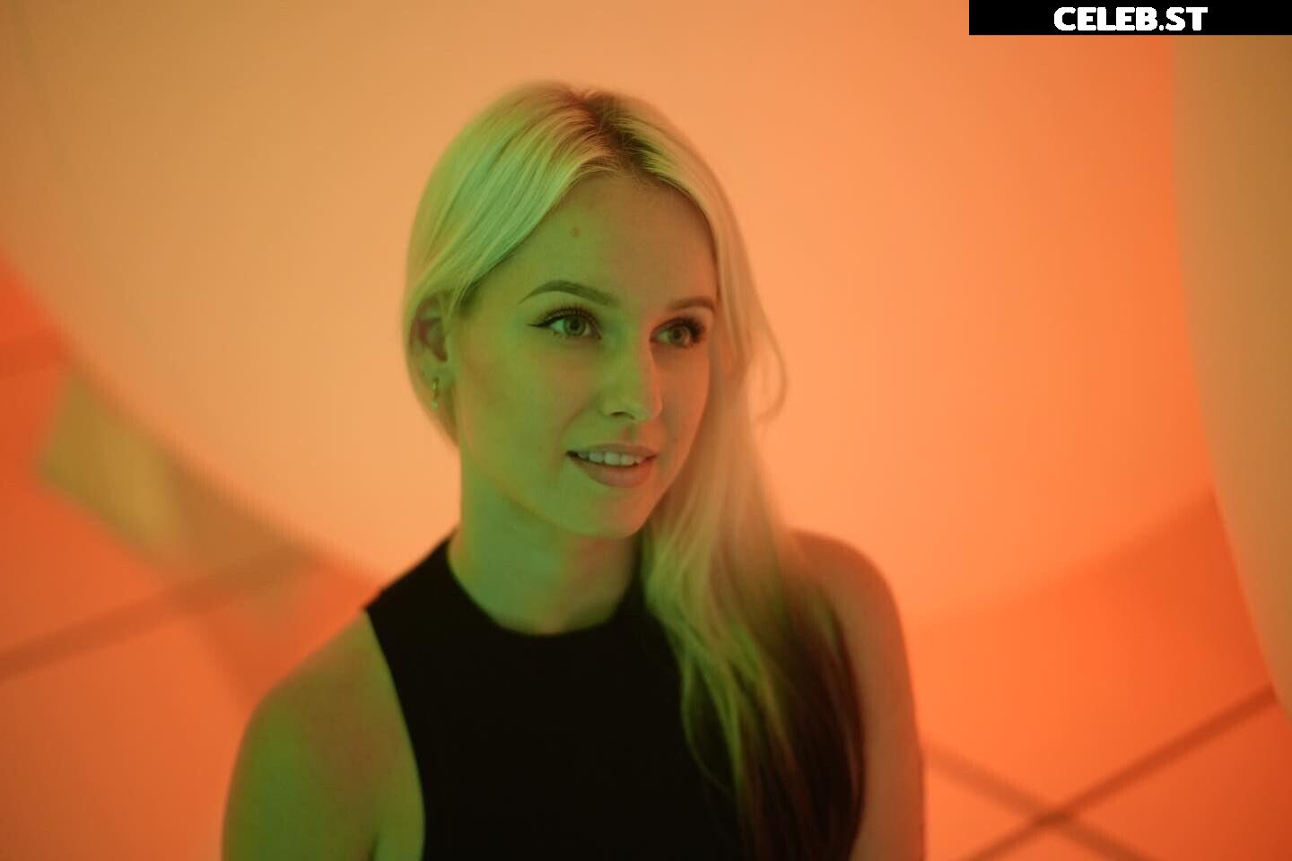 Sonja Reid aka OMGitsfirefoxx Image 4254938