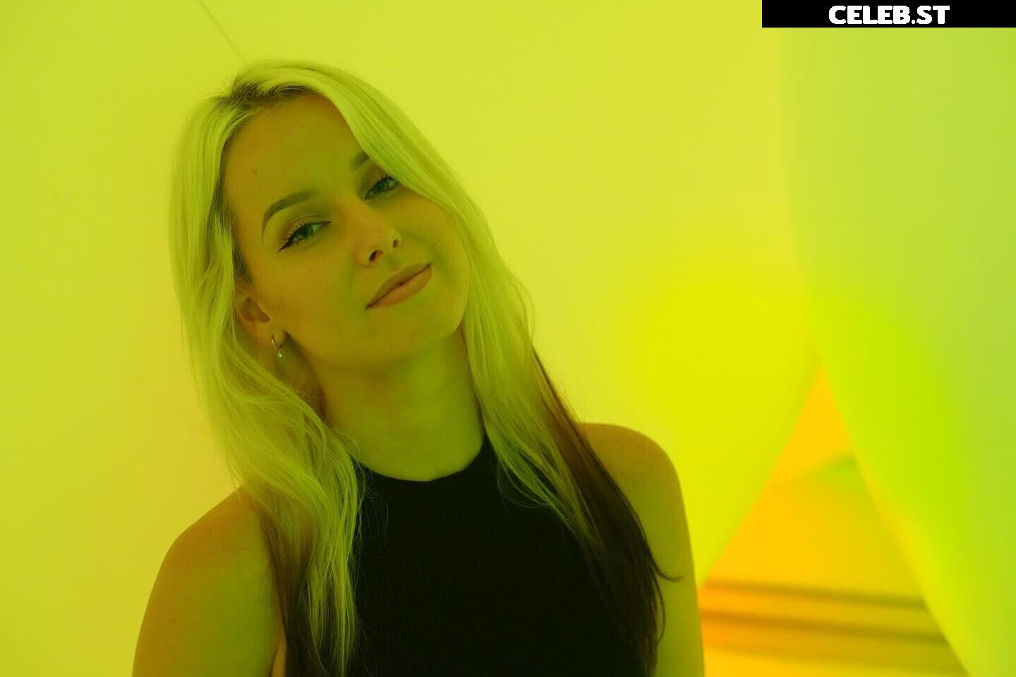 Sonja Reid aka OMGitsfirefoxx Image 4254928