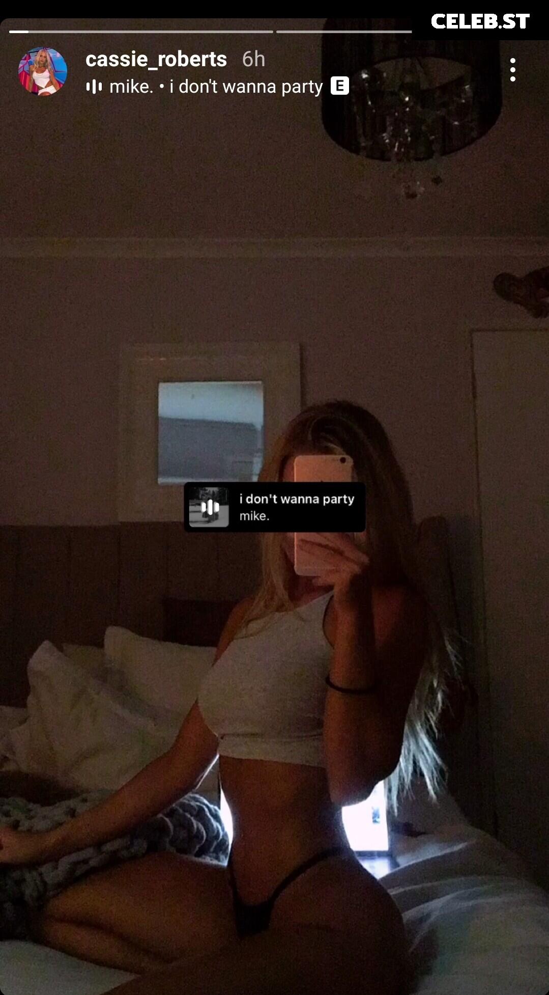 Cassie and Chloe Roberts Image 4251127