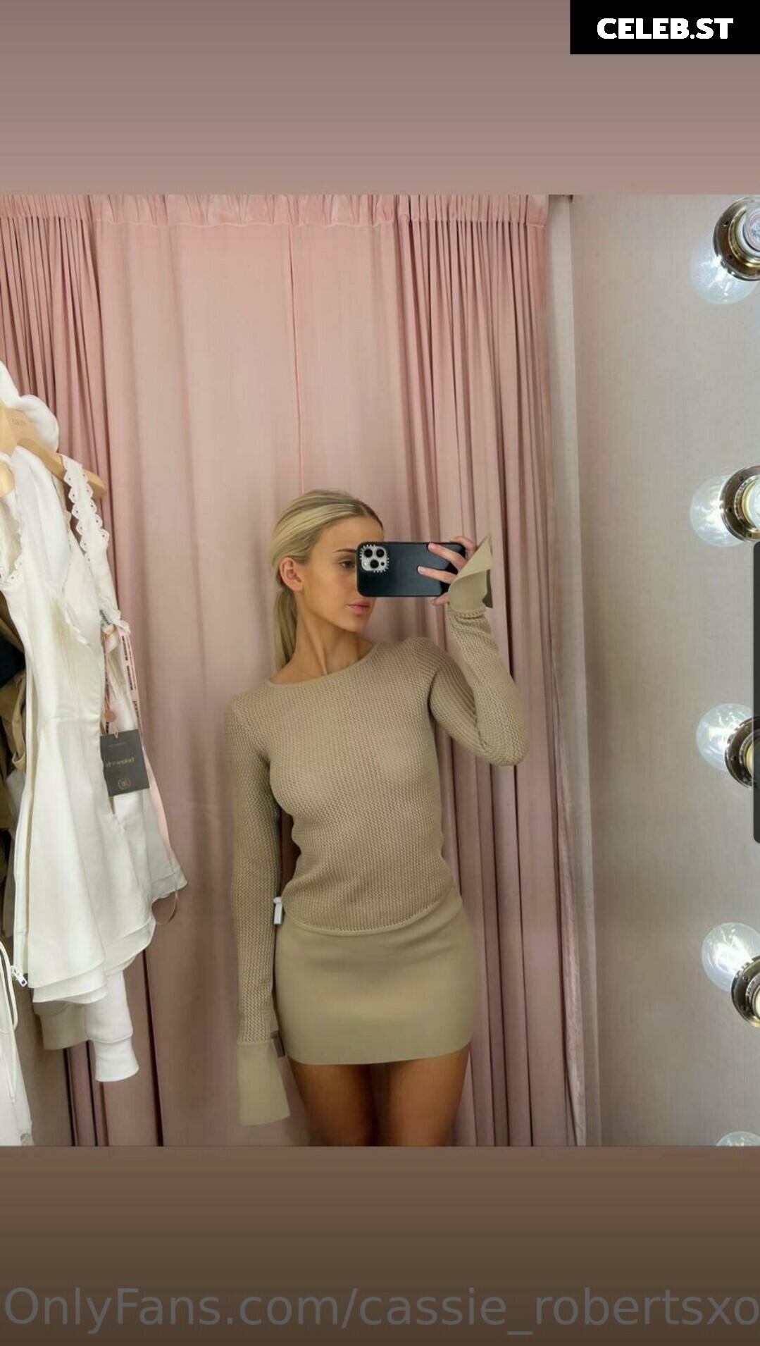 Cassie and Chloe Roberts Image 4252568